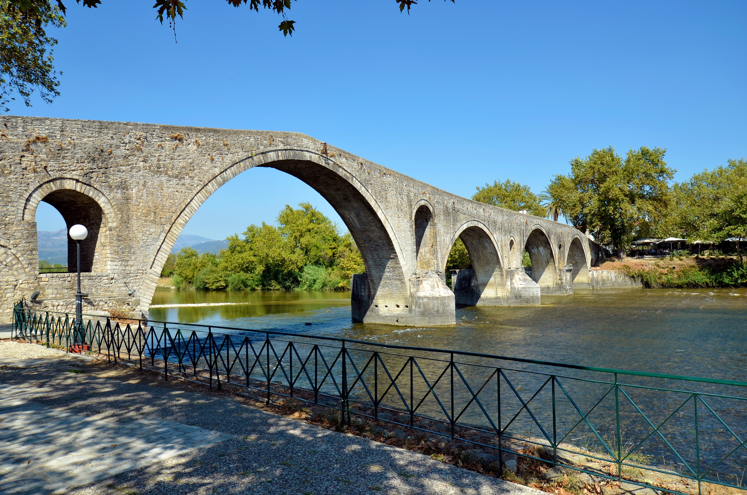 Greece,,Medieval,Bridge,Of,Arta,Crossing,Arachthos,River